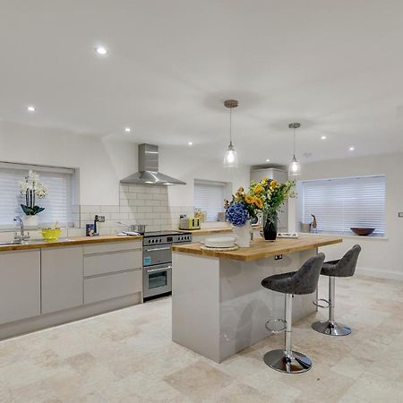 Spacious 6-Bed Home, Near The Norfolk Broads Clippesby Eksteriør billede
